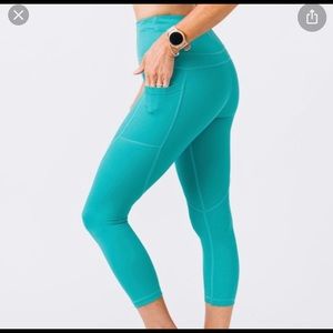 Zyia emerald Capri pocket light n tight